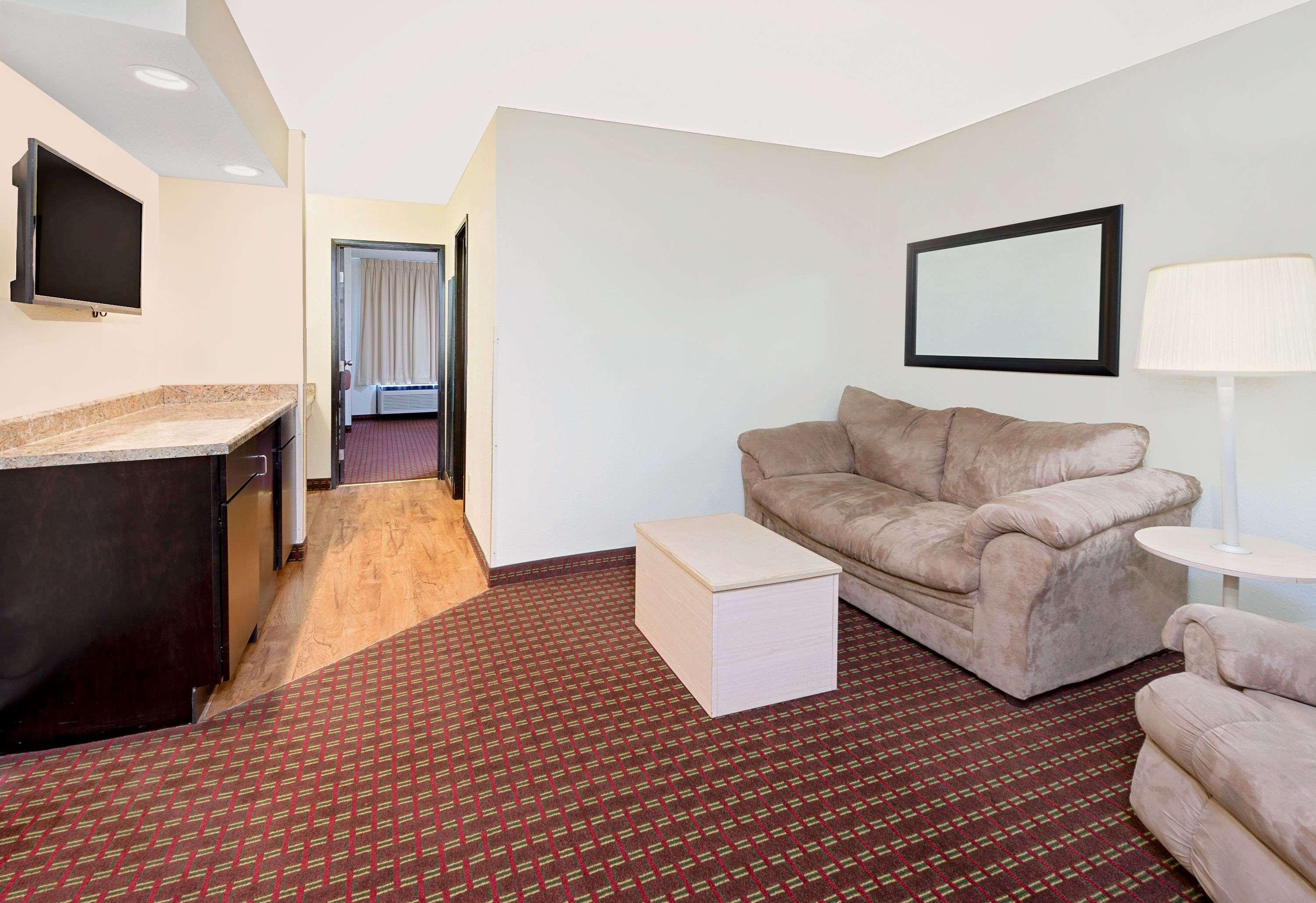 Motel Super 8 By Wyndham Metropolis Exterior foto